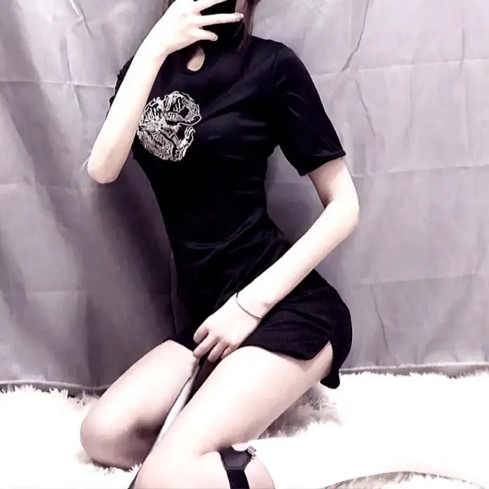 血红溅白纱